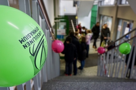 Zweidimensionale Luftballons im virtuellen Eingangsbereich Zweidimensionale Luftballons im virtuellen Eingangsbereich