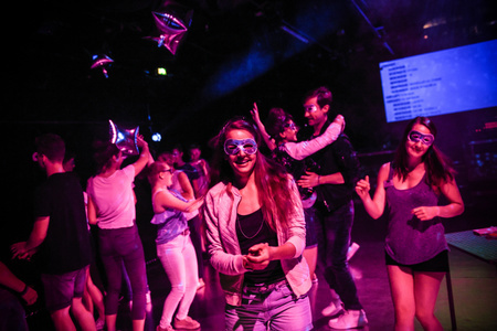 Im Jungen NTM auf der Bühne (Foto: NTM). Im Jungen NTM auf der Bühne (Foto: NTM).