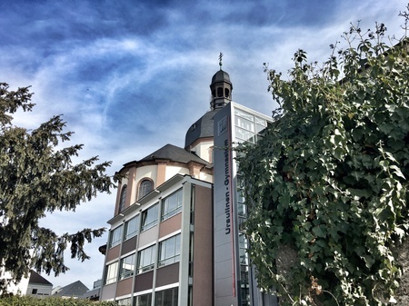 Zentral gelegen neben der Jesuitenkirche, dem Schloss und der Sternwarte Zentral gelegen neben der Jesuitenkirche, dem Schloss und der Sternwarte