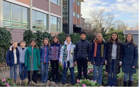 von links nach rechts: Laurenz Stähler, Eduard Seuwen, Lua Khabirpour, Ronja Ohlig, Charlotte Langlotz, Filip Marijanovic, Julian Chu, Linda Wenzlaff, Marta Vitt, Felizitas Stähler fehlend: Louisa Ficht, Tizian Monninger, Theresa Willer von links nach rechts: Laurenz Stähler, Eduard Seuwen, Lua Khabirpour, Ronja Ohlig, Charlotte Langlotz, Filip Marijanovic, Julian Chu, Linda Wenzlaff, Marta Vitt, Felizitas Stähler fehlend: Louisa Ficht, Tizian Monninger, Theresa Willer