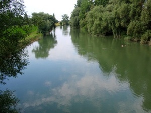 Links Straenseite, rechts Insel