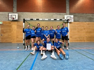 Mannschaft von hinten nach vorne nach hinten und von links nach rechts: Mathilda Sch�fer (7a), Ira Prskalo (7a), Ana Sako (8a), Lotta Chmielewski (5c), Louisa Ficht (7c),Marla Edwald (7b), Amelie Dasch (5b),Teja G�rad (9b) Paula Vogt (5b), Lisa Vogt (9a), Emma Vogt (7a)