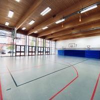 Turnhalle mit Zugang zum groen Schulhof