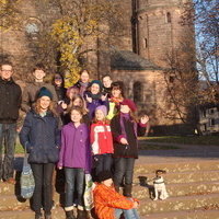Herr Gr�schl, die Musiker und der Hund