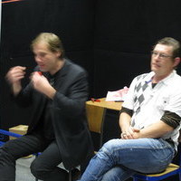 Regisseur und Akteur stehen Rede und Antwort